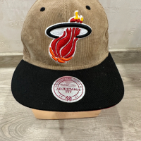 MIAMI HEAT MITCHELL&NESS NBA шапка , снимка 1 - Шапки - 44639958