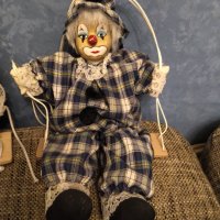 Колекционерска порцеланова кукла клоун на люлка , снимка 1 - Колекции - 33865412