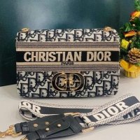 Дамска чанта Christian Dior код 912, снимка 1 - Чанти - 35676560