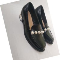 НОВИ Черни кожени елегантни обувки с перли, снимка 1 - Дамски елегантни обувки - 40488526