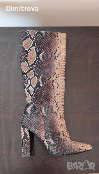 Дамски ботуши змийски принт, снимка 1