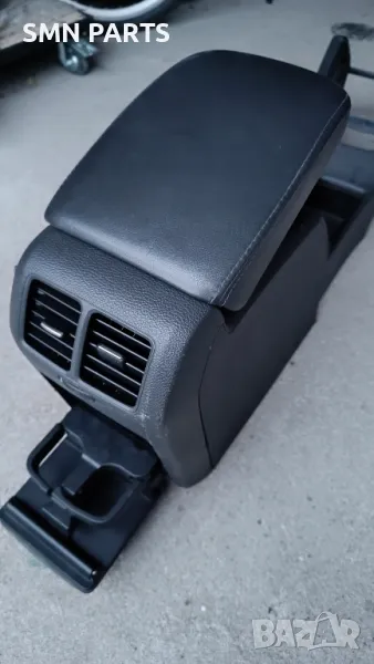 • Продавам подлакътник за голф 5 кожен и нормален (черен, сив и бежов) с къпхолдер, снимка 1