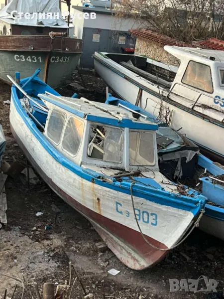 8.25м рибарска дървена лодка с двигател 70кс - регистрирани - обща цена 1850 лв (само комплект) нами, снимка 1