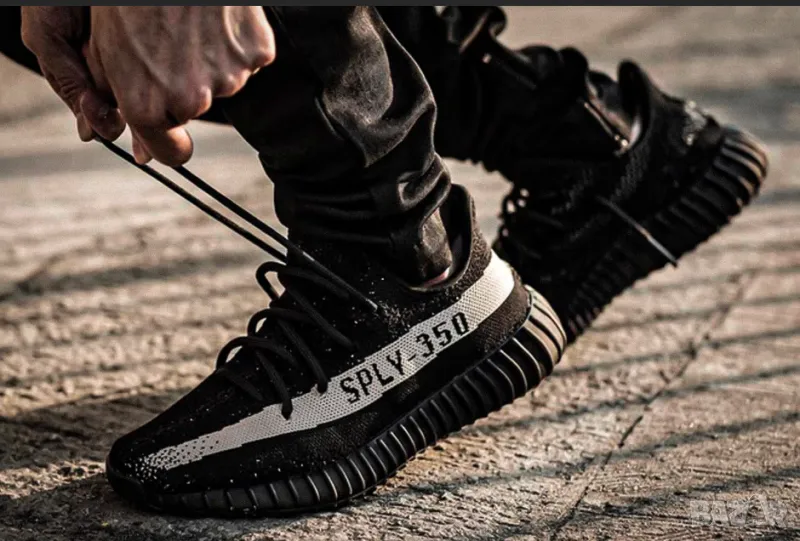 маратонки adidas YEEZY BOOST 350 V2 "Oreo  номер 46 ,5- 47 1/3, снимка 1