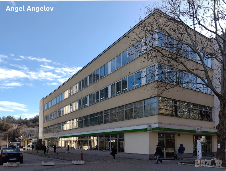 Отдава под наем (продава) два етажа от административно-производствена сграда в супер-център в Ловеч, снимка 1