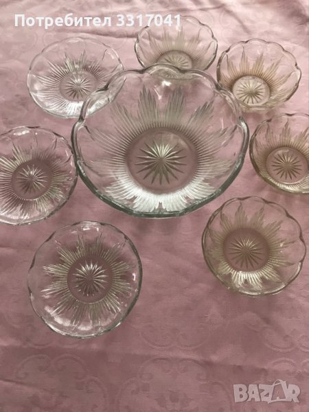 Стъклена купа с купички и чинийки от баба, снимка 1