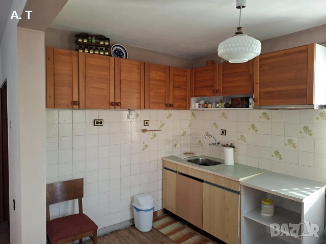 Продава се масивна, тухлена къща в гр. Карлово кв Сушица, снимка 6 - Къщи - 53827683