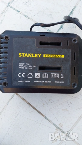 Stanley 2 батерии и зарядно , снимка 2 - Други инструменти - 53737285