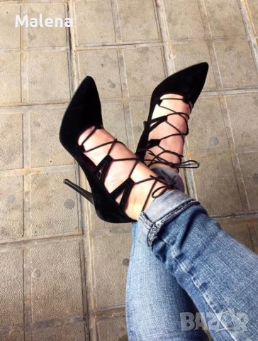 Дамски черни обувки на ток .
