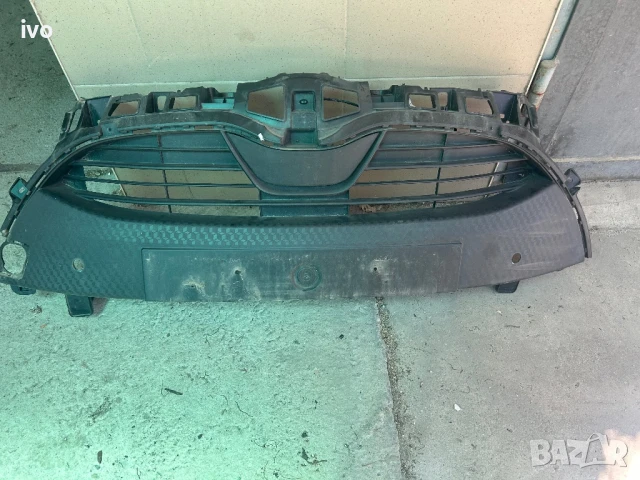 Централна решетка предна броня Тойота Ярис 2022г