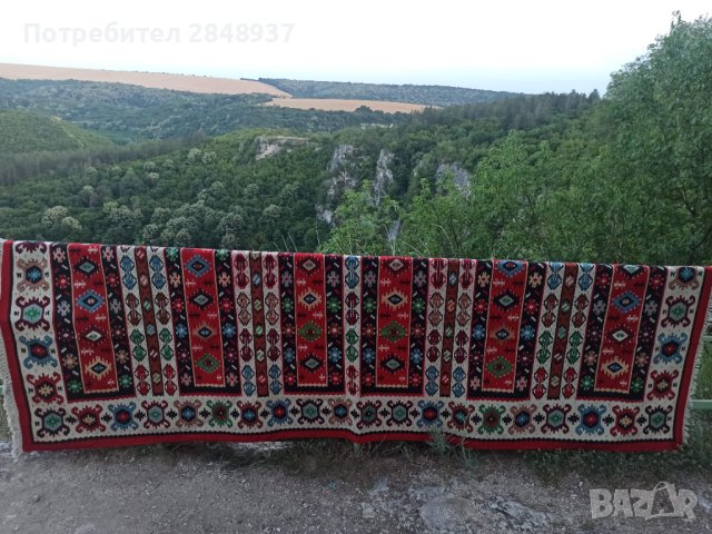 Чипровски килим, модел "Пиротски", снимка 6 - Антикварни и старинни предмети - 42140663