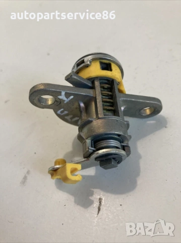 Патрон на бравата на задния капак за KIA Magentis 2.0 CRDi (2009), снимка 2 - Части - 53272055