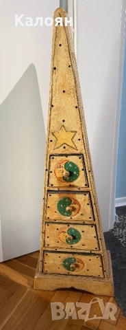 Винтидж ръчно рисуван дървен пирамидален шкаф с четири чекмеджета 