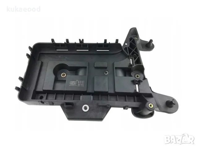 Основа на корпус за акумулатор VW Jetta A5 (2005-2010), снимка 2 - Части - 49198024