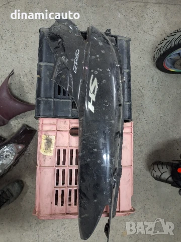 Вътрешна с жабка, фар, предна решетка, странични панели за Honda Sh 150i 2007г., снимка 7 - Части - 50448262