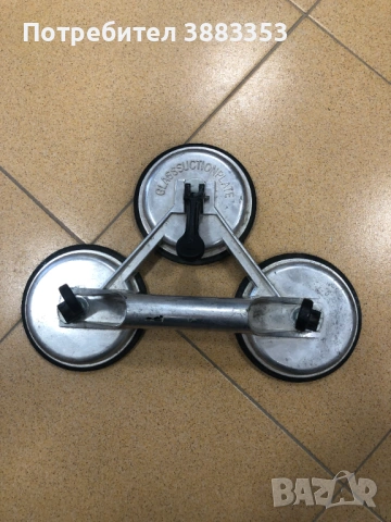 продавам 2 броя  лапа за стъкло тройна