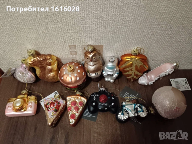 Уникални и красиви стъклени играчки за елха.