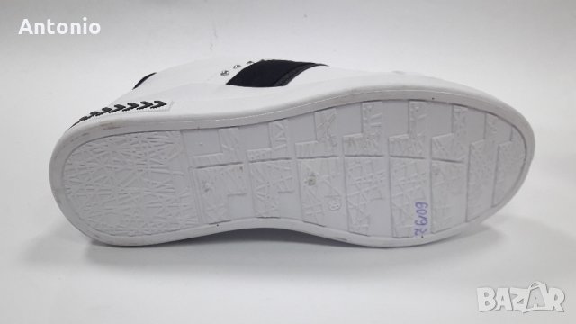Дамски спортни обувки 2755 в бяло, снимка 2 - Кецове - 34602455