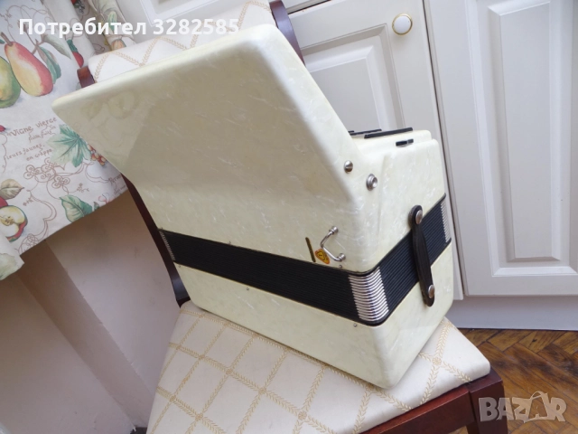 Акордеон Велтмайстер Стела 60 баса, снимка 5 - Акордеони - 52804496