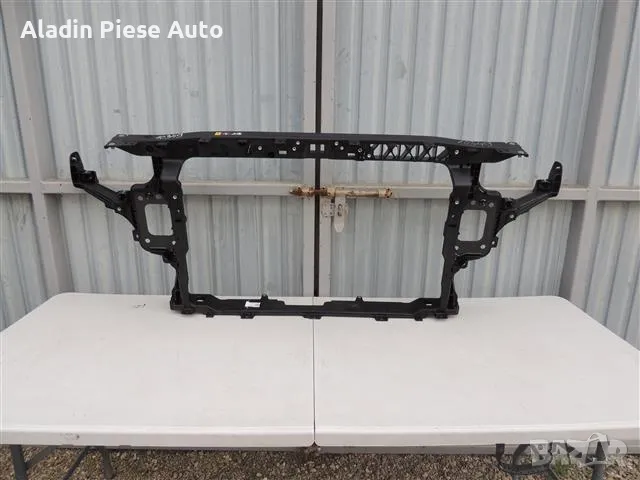 Теглич, преден панел Hyundai I30 година 2018 2019 2020 2021 2022 код 64101-S0200 