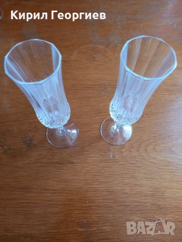 Две Кристални чаши за шампанско на столче с ефектни орнаменти., снимка 2 - Чаши - 41597387