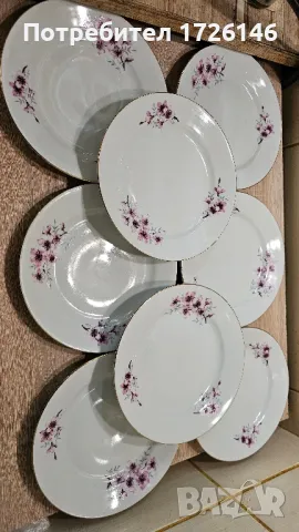 Порцеланови чинии ябълков цвят със златен кант на Китка , снимка 2 - Чинии - 48991041