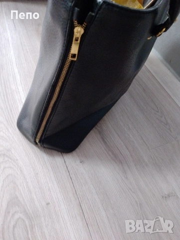 Чанта Prada, снимка 5 - Чанти - 52937271