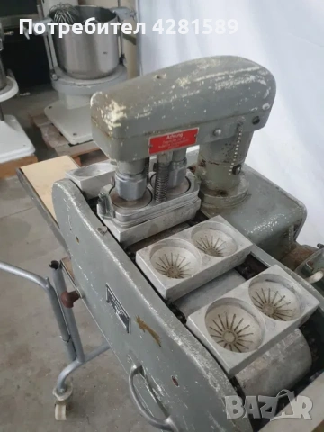 Машина за щамповане на земелки WERNER & PFLEIDERER, снимка 4 - Други машини и части - 53656350