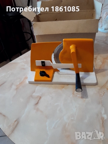 Ретро уред за рязане на филии от Германия