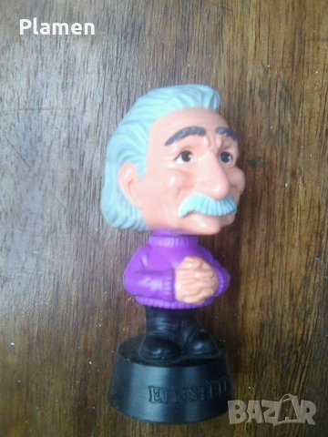 Пластмасова фигурка на Айнщайн