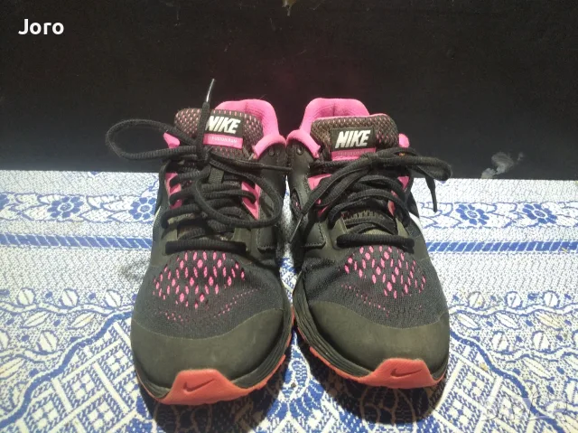 маратонки Nike,levis