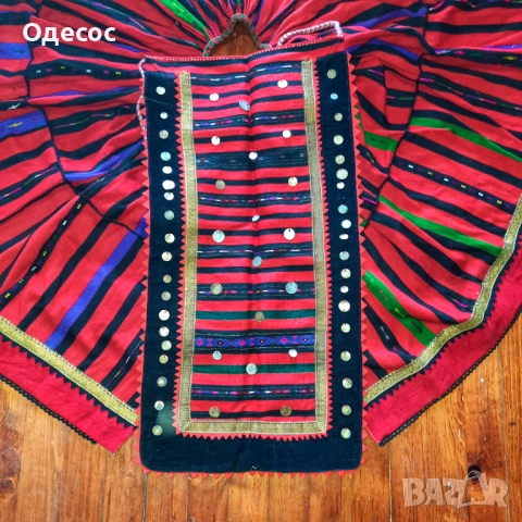 Автентични вълненик и престилка от Северна  България , снимка 3 - Антикварни и старинни предмети - 46242024