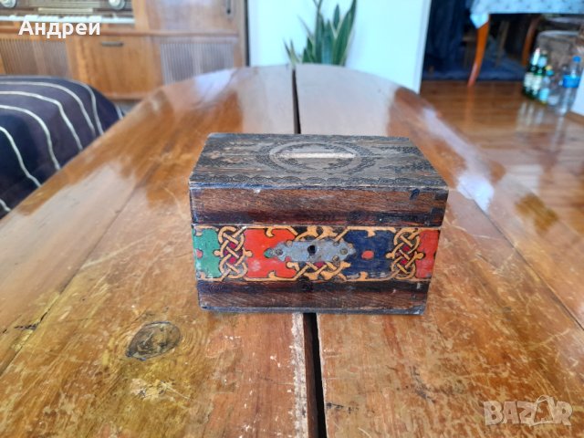 Стара дървена касичка #5