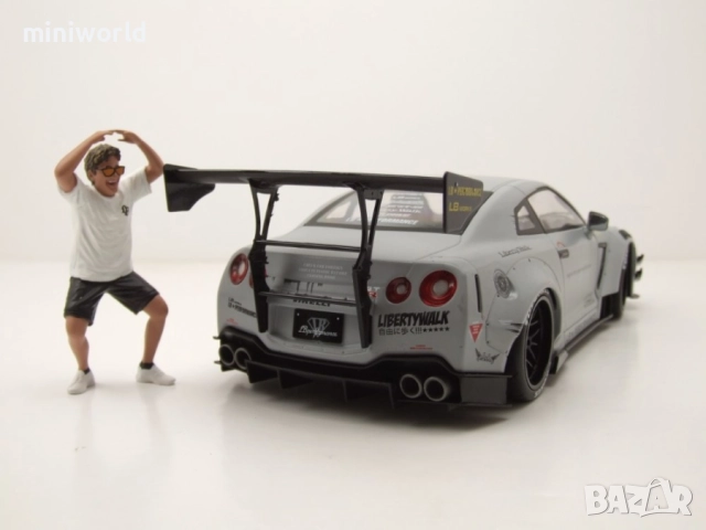 Nissan GT-R R35 Liberty Walk Bodykit Type 2 2024 с фигурка - мащаб 1:18 на Solido е нов в кутия, снимка 5 - Колекции - 52152978