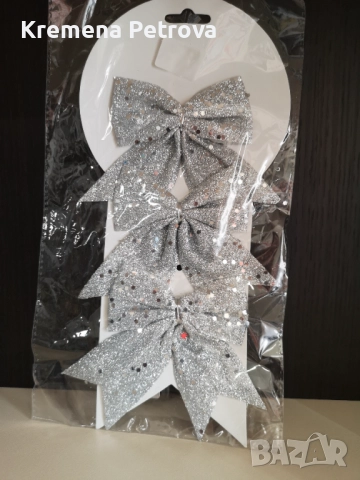 Нова декорация за коледна украса - комплект от три сребристи панделки с блясък, Цена 1,70лв