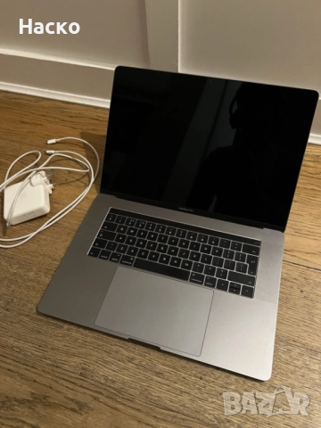 Macbook pro 15,4 inch intel7 16gb ram 512gb ssd touch bar, оригинално зарядно