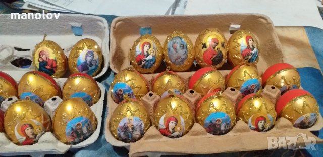 Дървени украсени яйца.