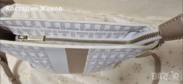 Нова. Дамска оригинална чантичка за през рамо. Tamaris , снимка 4 - Чанти - 52501291