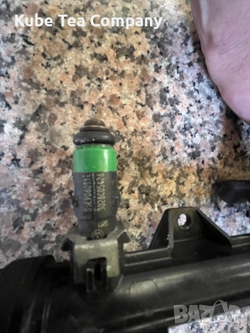 Бензинова рейка + дюзите за Volkswagen Polo Hatchback IV (10.2001 - 12.2005) 1.2 12V, 64 к.с., снимка 4 - Части - 52378014