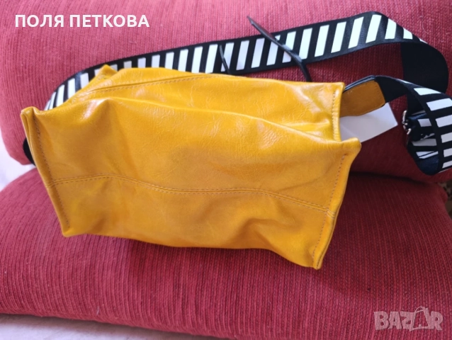 Чанта цвят горчица , снимка 3 - Чанти - 56185333