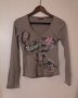 Нова блуза М размер с деколте хаки с щампа розови цвет дълъг ръкава, снимка 1 - Блузи с дълъг ръкав и пуловери - 35767201