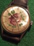 ВОСТОК Стар РУСКИ МЕХАНИЧЕН ВИНТИДЖ ЧАСОВНИК с ФЛОРАЛНА АПЛИКАЦИЯ на ЦИФЕРБЛАТА КОЖЕНА КАИШКА 28075 , снимка 1