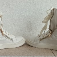 Бели кожени обувки ,високи с ципове за ефект и връзки ., снимка 6 - Дамски ежедневни обувки - 41898813