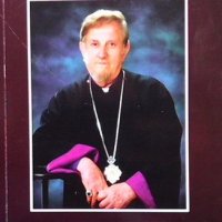 Един живот под знака на кръста Архиепископ Дирайр Мардигян, снимка 1 - Други - 33954927