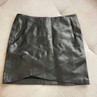 Дамска черна кожена пола ZARA, S размер, снимка 1 - Поли - 44790492