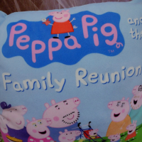 Плюшена възглавница Пепа Пиг - семейство Peppa Pig, снимка 4 - Спално бельо и завивки - 36202260