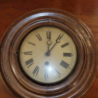 Старинен кръгъл часовник с махало, снимка 1 - Антикварни и старинни предмети - 44505911
