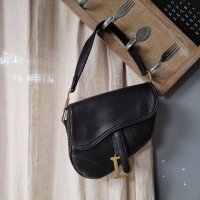 CHRISTIAN DIOR черна малка чанта ( 4 200€ в интернет сайта им), снимка 4 - Чанти - 42621166
