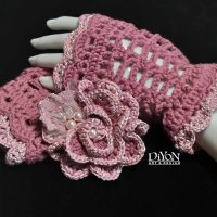 Ръчно плетени ажурни ръкавици без пръсти в розово, снимка 2 - Ръкавици - 41855877