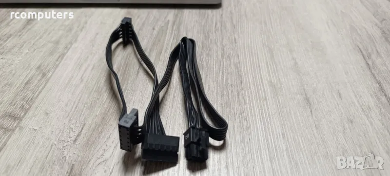 Кабел EVG 6pin -3 SATA Angled HDD SSD Power Cable, снимка 1